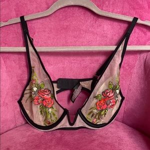 Victoria’s Secret wire bra